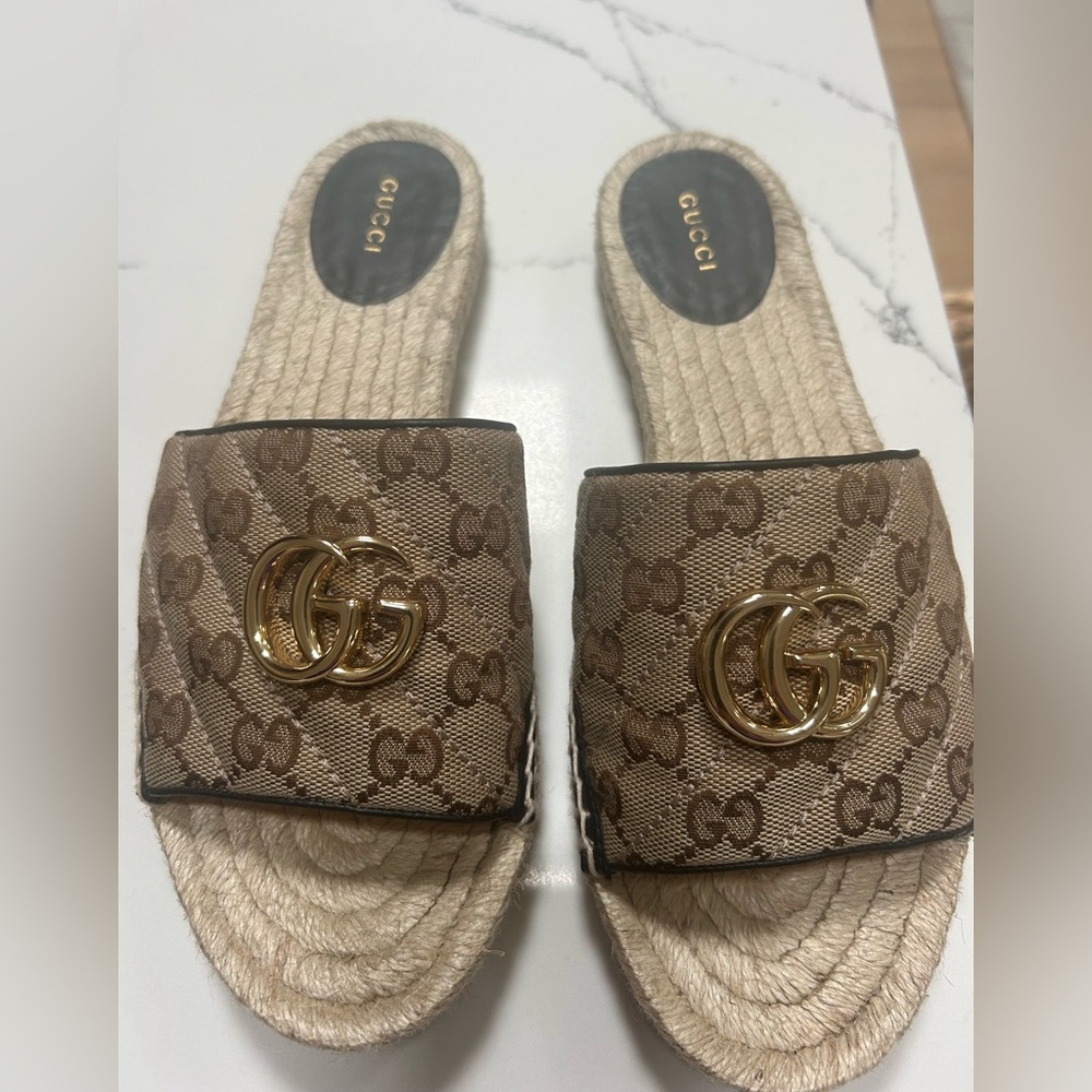 SOLD ON RR Gucci Beige Espadrille Slides with Gold Logo GG size 40 us 9AUTHENTIC